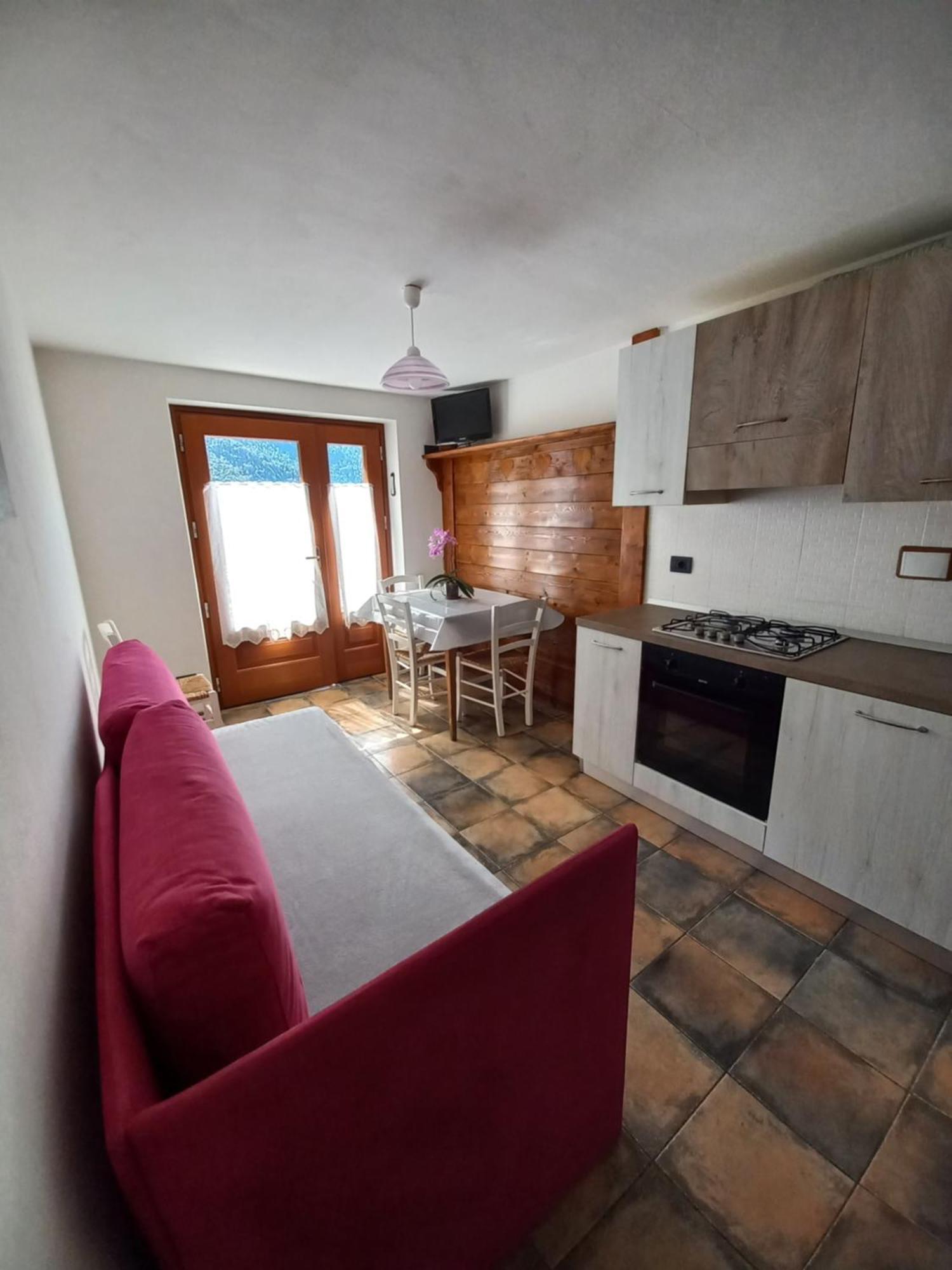 Da Lauretta Apartment Challand-Saint-Anselme Ngoại thất bức ảnh